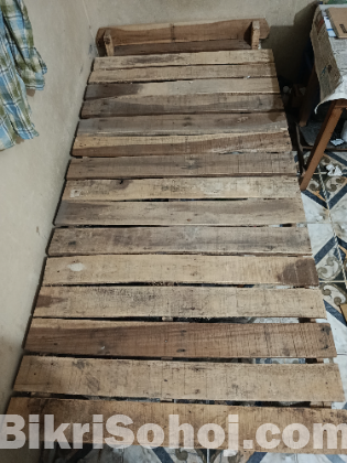 কাঠের চোকি